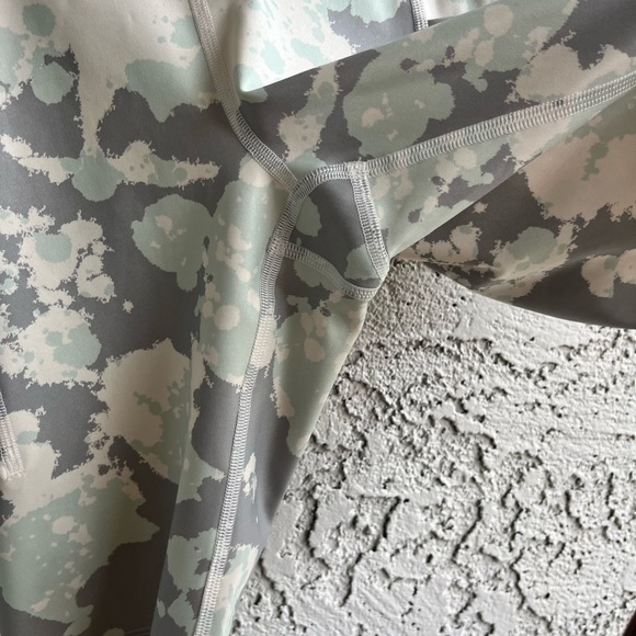 THE NORTH FACE Light Camouflage Fitted Biker Shorts with Pockets Women’s Medium - Picture 6 of 14